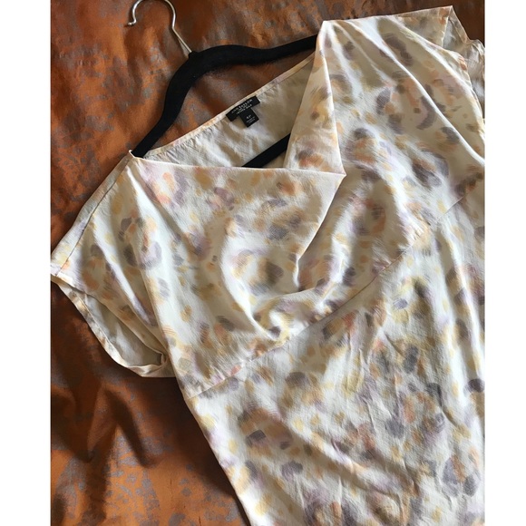 Ann Taylor silk blouse in blush pattern - Picture 3 of 5